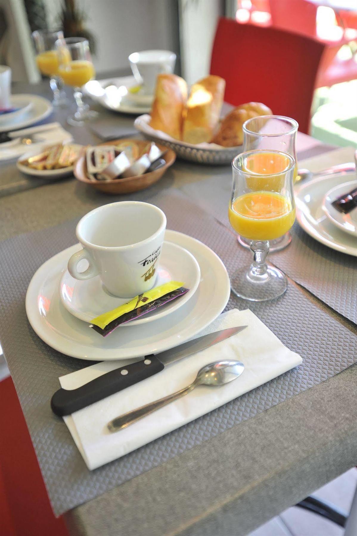 Alp'Hotel Voreppe Zewnętrze zdjęcie