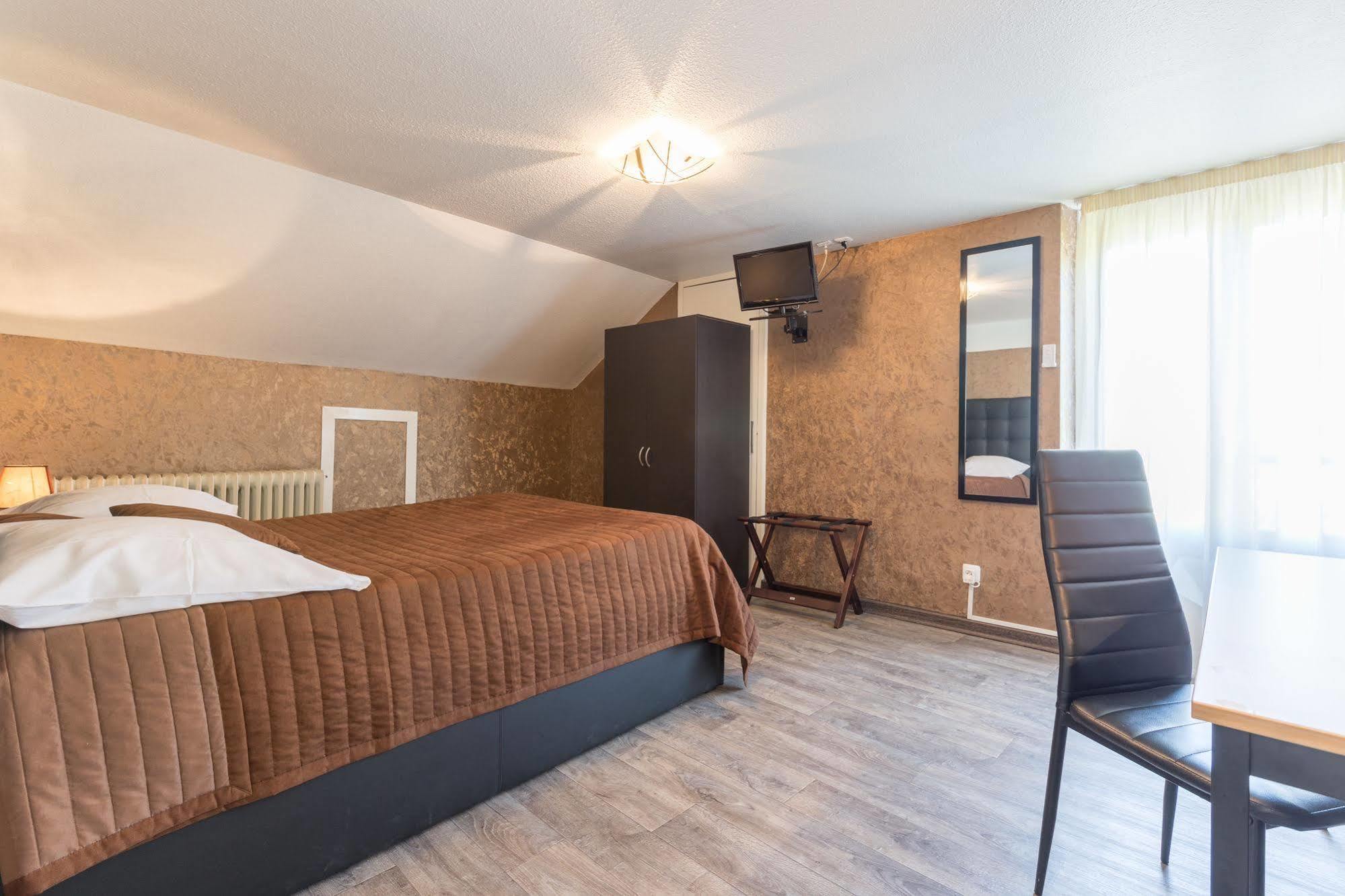 Alp'Hotel Voreppe Zewnętrze zdjęcie