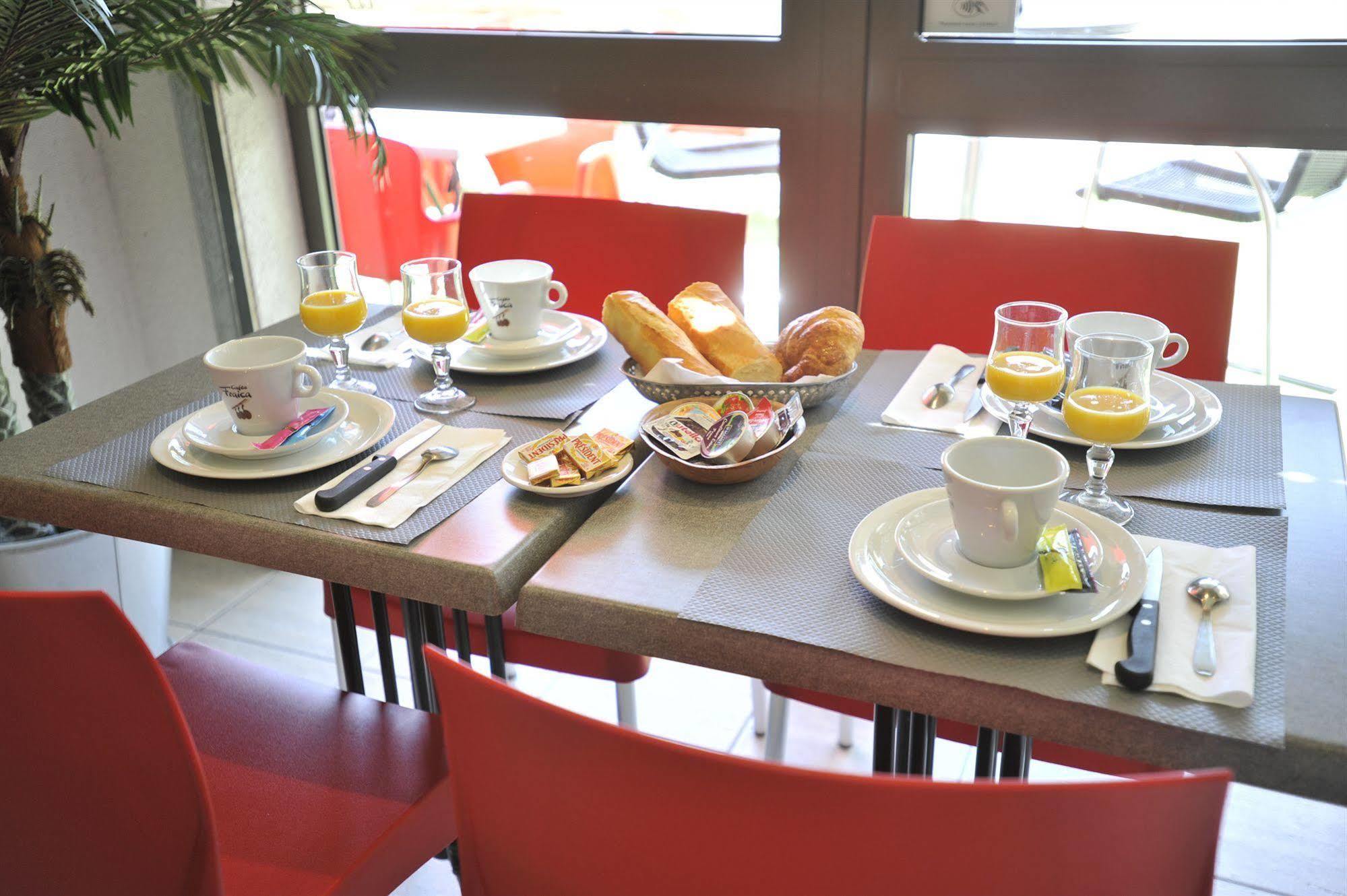 Alp'Hotel Voreppe Zewnętrze zdjęcie